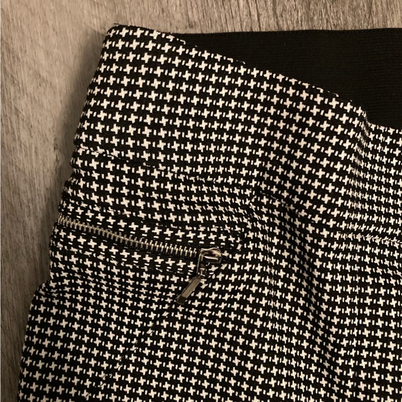 Soho Apparel Ltd. Houndstooth elastic waist skinny pants - Picture 3 of 10